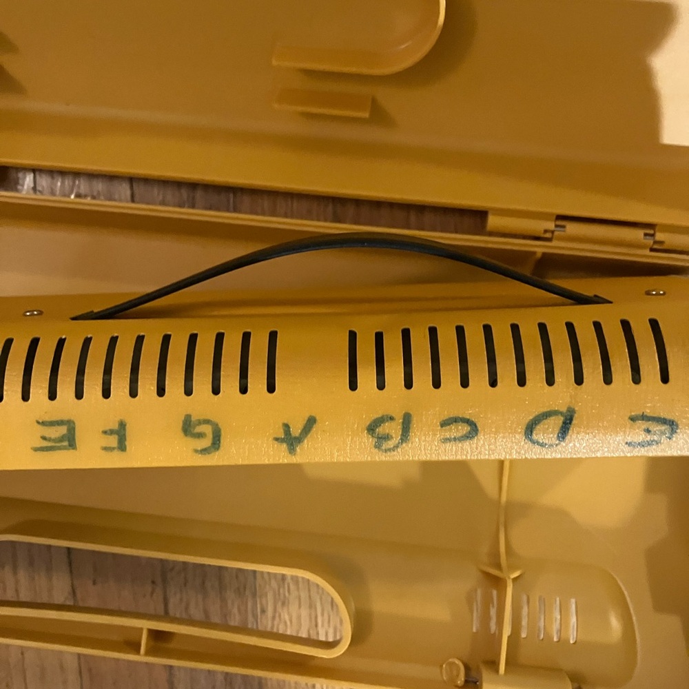 Suzuki Melodion (melodica/melody horn/etc.) in Yellow - Picture 5 of 6
